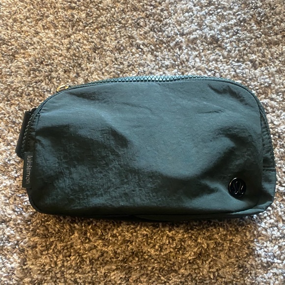 lululemon athletica Handbags - NWT lululemon athletica Everywhere Belt Bag
